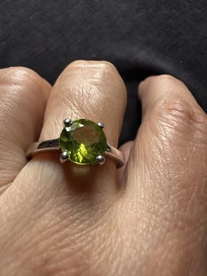 TGGC 925  Sterling Silver Green Peridot Solitaire  Ring -UK Size P - Image 1 of 4