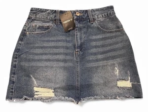 Forever 21 | Falda corta de mezclilla envejecida | Talla mediana (28W) | Nueva con etiquetas - Imagen 1 de 3