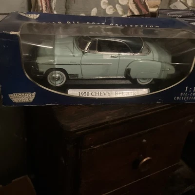 Motor Max 1/18 Scale diecast 73100 - 1950 Chevy Bel Air - Two Tone Green - Image 1 of 2