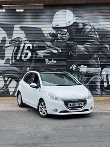 Peugeot 208 Style - 1.2 Petrol - Manual - HPI clear - ULEZ free - 12 months MOT - Picture 1 of 9