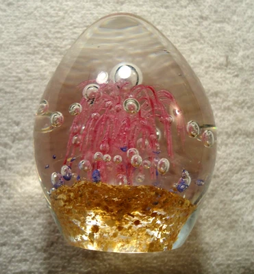 De colección Cristal Arte Vidrio Huevo Pisapapeles con Impresionante Centro Fuente ROSA con Pontil Foto 1 de 4