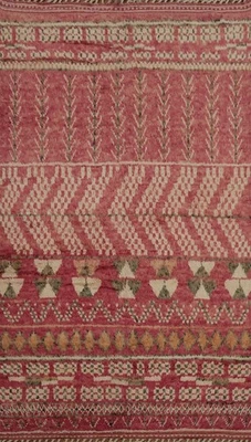 Exquisita alfombra rosa marroquí 7x11 hecha a mano con motivos geométricos únicos Foto 1 de 4