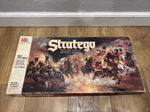 Juego de mesa vintage Stratego 1986 Milton Bradley juego completo - Imagen 1 de 6