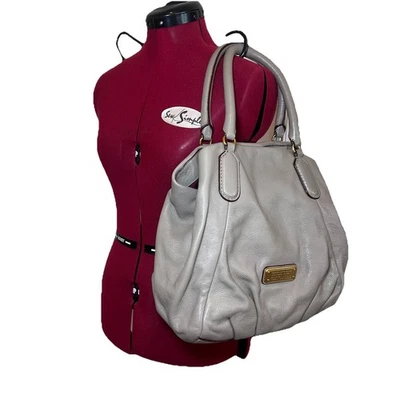 Bolso de hombro Marc by Marc Jacobs Q Fran de cuero usado en excelente estado gris sin correa Foto 1 de 4