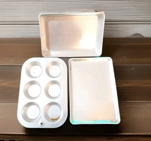 3pc Mirro Aluminum Baking Pans, Muffin Pan, Baking Sheet 91/4 x 61/2 x 2 in - Picture 1 of 5