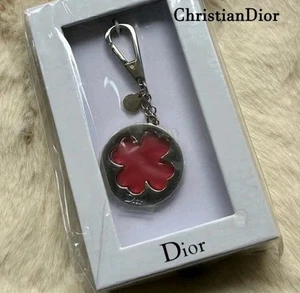 Christian Dior Neuheit Silber Rotklee Charm Schlüsselanhänger Schlüsselanhängsel mit Box - Bild 1 von 4