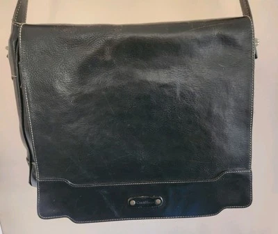Bolsa carteiro/breve de couro Cole Haan couro pebbled preto 16"×12×4" - Imagem 1 de 4