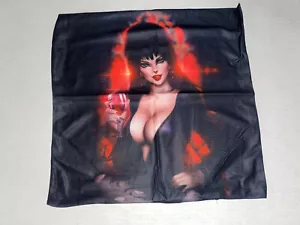 Nueva funda de almohada Elvira 18"" por 18"" horror amante de la oscuridad lote 17 - Imagen 1 de 1