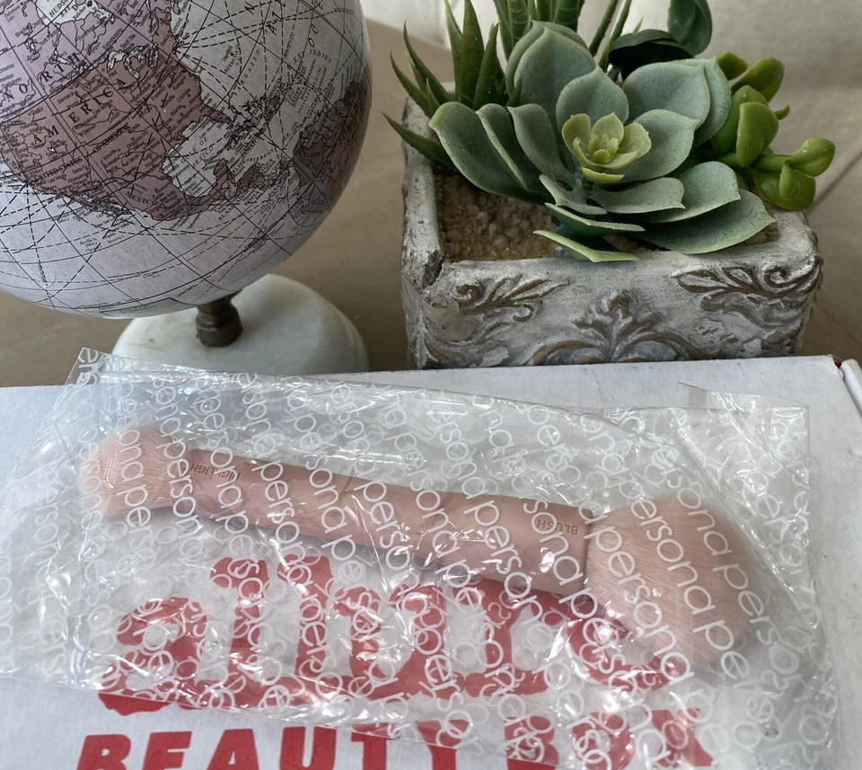 Cepillo de cosméticos Persona doble iluminador y cepillo de rubor: rosa suave sellado $24 (G) Foto 1 de 3