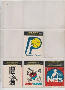 (4) 1980-81 Fleer Basketball Team Logo Aufkleber Pacers, Sporen, Nuggets, Netze - Bild 1 von 1