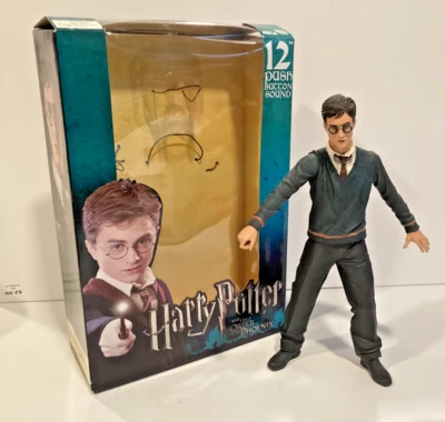 Figura NECA 12" Harry Potter y la Orden del Fénix sin Varita - Necesita Batería Foto 1 de 3