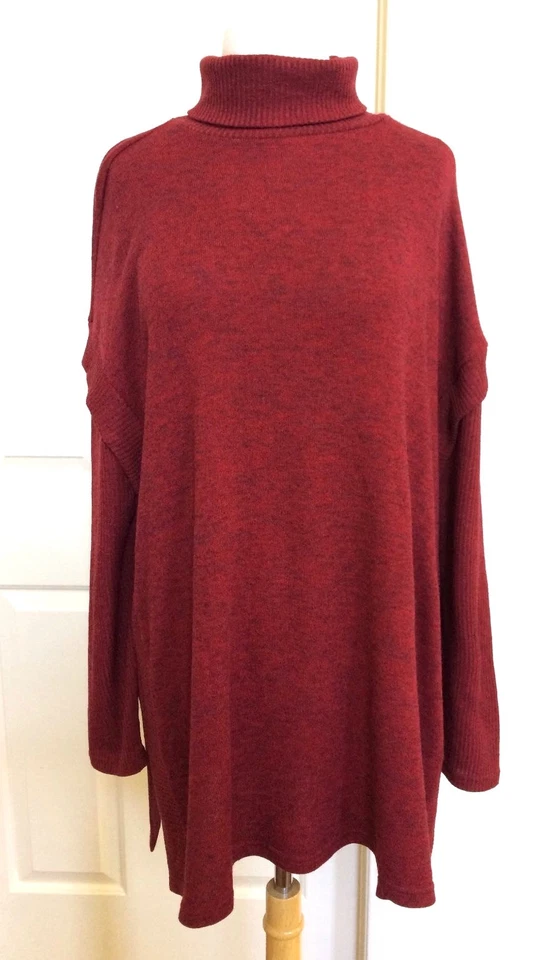 Blusa AVENUE *NOVA COM ETIQUETAS 18/20 (2XL) CAPUZ BURGUDY GOLA 3/4 MANGA LATERAL ABERTA US$ 49 - Imagem 1 de 4