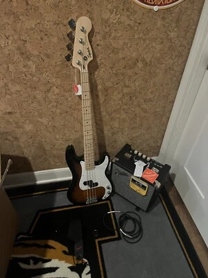 bajo squire by fender Foto 1 de 4