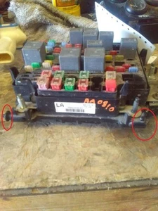 USED 07 Silv25 Classic Under Hood FUSE BOX 15823513-01 BROKEN TAB SHIP LBZ - Picture 1 of 11