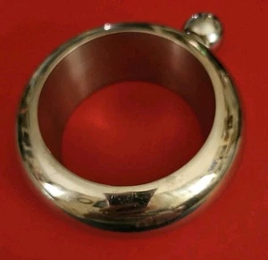MODE ARMBAND FLASCHE Made By ZEKER Silberfarben Neu Unbenutzt  - Bild 1 von 5
