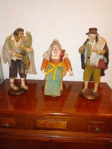 statuine presepe terracotta, vestiti. con piedistallo 39 cm. blocco di 3 statuin - Foto 1 di 2