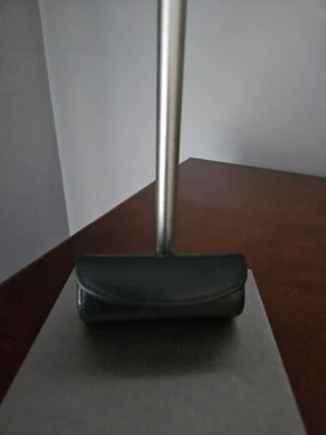 Estuche de lápiz labial Coach vintage de cuero negro con espejo hecho en República Dominicana Foto 1 de 4