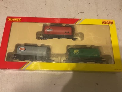Hornby R6481 Fuel Tanker Pack Esso, BP, Amoco  Tank Wagons Boxed OO Gauge - Image 1 of 2