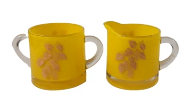 Juego de azucarero y crema de vidrio amarillo vintage con asas transparentes de hojas doradas de 3" Foto 1 de 4