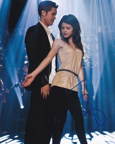 HOT SEXY SELENA GOMEZ SIGNED 8X10 PHOTO AUTHENTIC AUTOGRAPH COA D Cover