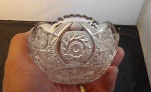 Seltene EAPG durchsichtige 4" Beerenschale - interessantes Pinwheel Muster - Bild 1 von 3