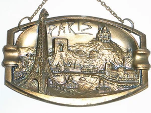 07B55 Antiguo Cenicero Souvenir De Regular Representando los Monumentos de Paris - Imagen 1 de 3