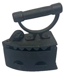 Antique cast iron coal burning iron - Picture 1 of 10