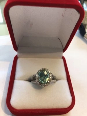 Anillo de piedra de oro blanco de 10 quilates, diamantes y circonitas azules (gema de diciembre) Foto 1 de 4