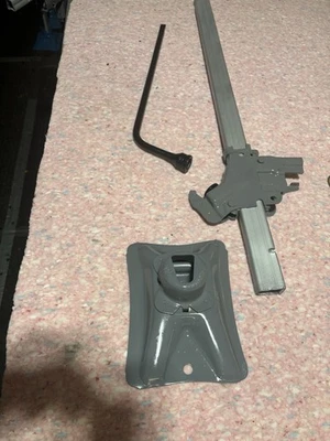 1972 - 1986 FORD LTD , GALAXIE , MERCURY GRAN MARQUIS BUMPER JACK - Image 1 of 4