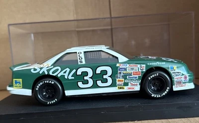 1992 Harry Gant #33 Skoal Bandit 1/24 diecast Revell NASCAR Lumina - Imagem 1 de 4