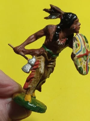 Elastolin Alemania Juguete Indio Pintado a Mano Escudo y Tomahawk Foto 1 de 4