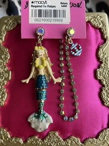 Betsey Johnson Vintage nautischer Boost blonde Meerjungfrau Anker nicht übereinstimmende Ohrringe - Bild 1 von 2