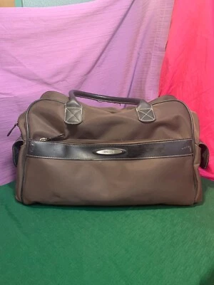 Kenneth Cole 反应棕色旅行包时尚耐用手提包 — 第 1/4 张图片