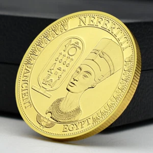 Ancient Egypt Pharaoh Nefertiti Golden Challenge Coin Pyramid Memorial Medal - Picture 1 of 12