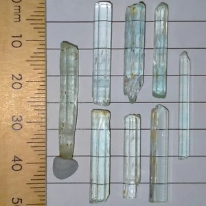 Beryl pale Emerald long thin crystals needles rough gemstones bundle lot 26.8ct - Picture 1 of 6
