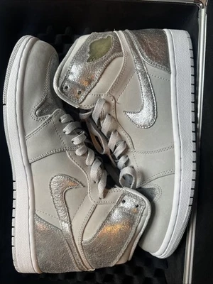 Air Jordan 1 Retro Plateado Alto 25 Aniversario Hombre 11 - COMO NUEVO 👀 ¡Mira! Foto 1 de 4