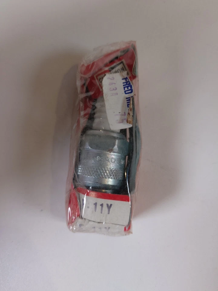 VTG NOS Champion Spark PlugF-11Y Single Plug Lincoln 60-65 merc 390 63-66 F-11Y - Imagem 1 de 1