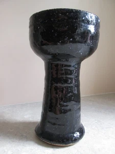 VINTAGE STUDIO POTTERY VASE - SIGNED TO BASE C.1950's - Picture 1 of 5
