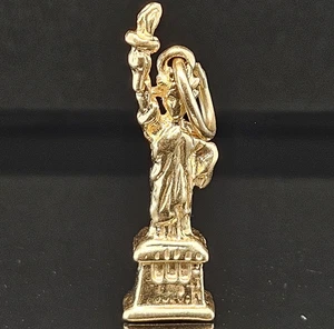 14K Gold Statue of Liberty Charm Pendant NYC New York Vintage Yellow Gold 3grams - Picture 1 of 6