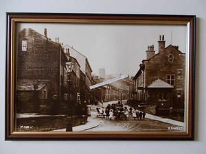 PHOTO OF HOWARTH BOTTOM OF MAIN STREET PHOTO FRAMED - Foto 1 di 1