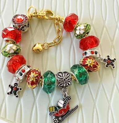 Рождественский рождественский красный, зеленый и золотой европейский браслет с брелоками 5,0–6,0 дюйма ADJ - Изображение 1 из 4