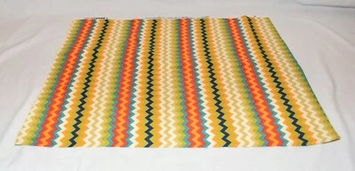  Mill Creek织物亮色多色Zig Zag屏幕打印残余45英寸宽27英寸 — 第 1/4 张图片