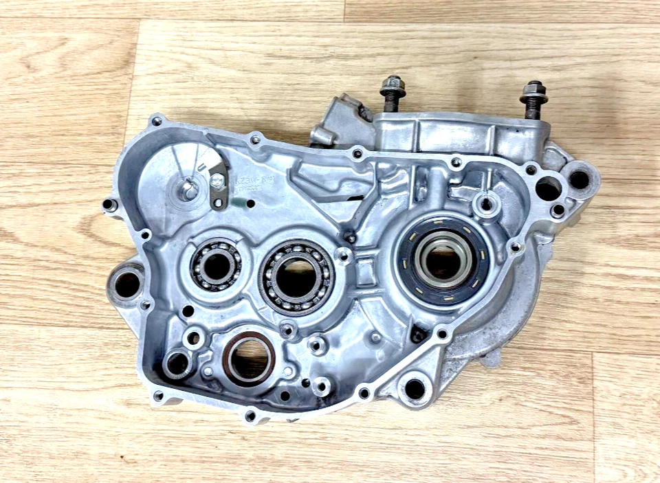 Honda CR250R 2002 cárter del motor derecho bloque parte inferior 04921-KZ3-L20 Foto 1 de 4