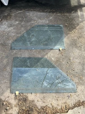 1980-1986 Nissan 720 PICKUP Truck  FRONT DOOR GLASS SET OF 2 Window OEM - Image 1 of 4