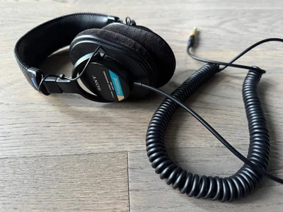 Sony MDR-7506 Professional Monitoring Headphones - great condition - image 1 of 4