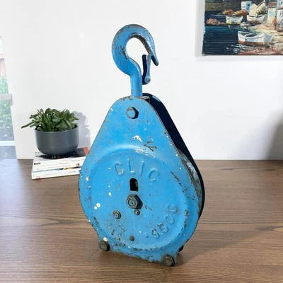 Poulie Ancienne patinée bleue en fonte industriel vintage 1950 palan - Photo 1/4