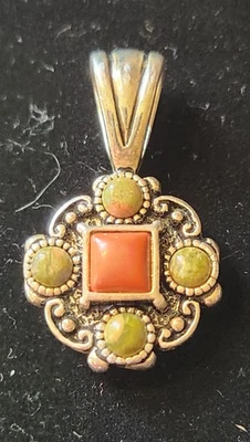 Premier Designs Silver tone Reversible Pendant Green Red Tan Epidotes Jasper Foto 1 de 4