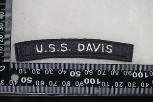 ORIGINAL US NAVY UNIFORM SHOULDER TITLE TAB USS DAVIS EARLY CUT EDGE - Picture 1 of 2