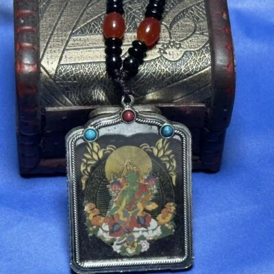Tibetan Silver Inlaid Yellow God of Wealth Pendant Thangka Buddha Necklace Foto 1 de 4