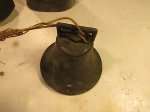 Antica campana mucca in ottone, originale non restaurata, bel anello - Foto 1 di 5